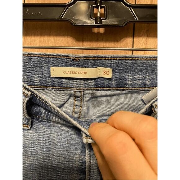 Levis size 30 blue classic crop jeans denim womens pants - Picture 2 of 6